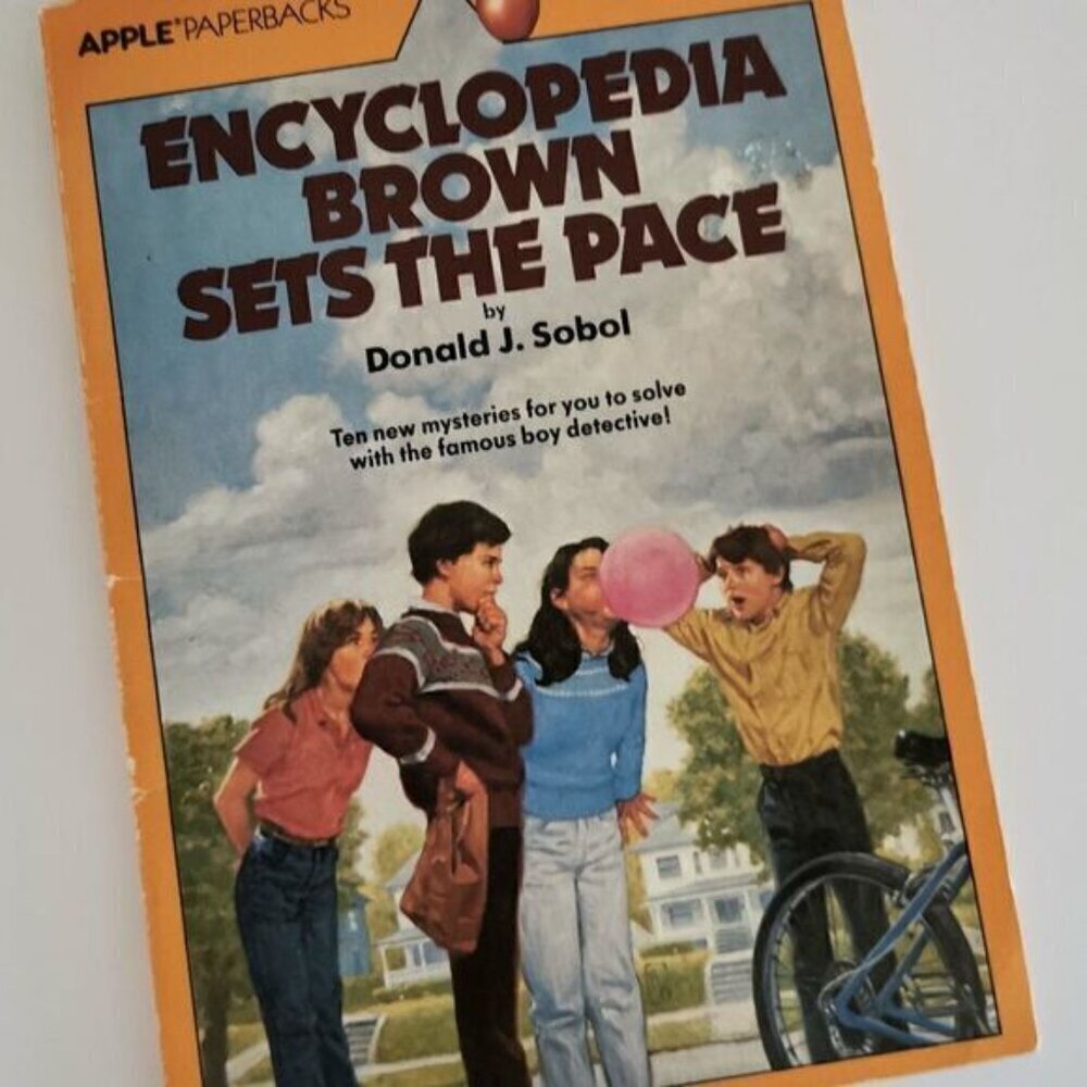 1982 Encyclopedia Brown Sets the Pace Paperback Novel, Mini Mysteries Vintage